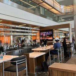 Elway’s Taproom & Grill - Bar area