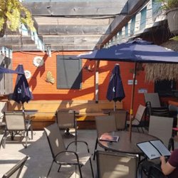 Stoneroads Bar & Grill