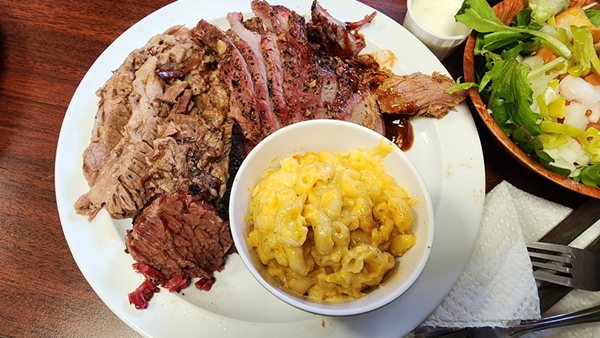 Red House BBQ by null