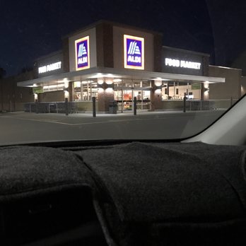 ALDI - Oh darkness at 9 pm cause it closed at 8 on weeknites. Something i miss about larger cities. - Grocery Near Me - Johnson City, Tennessee