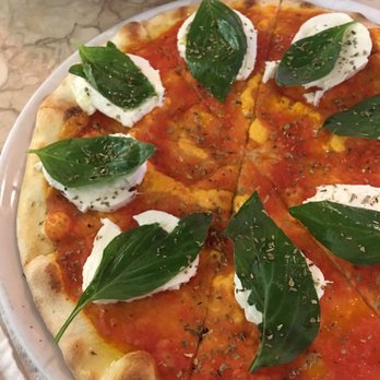 La Vita é Bella - Marinara Pizza - Italian Near Me - Lisbon, 11 La Vita é Bella - Marinara Pizza - Italian Near Me - Lisbon, 11