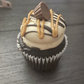 Gigi's Cupcakes - Chocolate Peanut Buddy - Desserts Near Me - Tampa, Florida