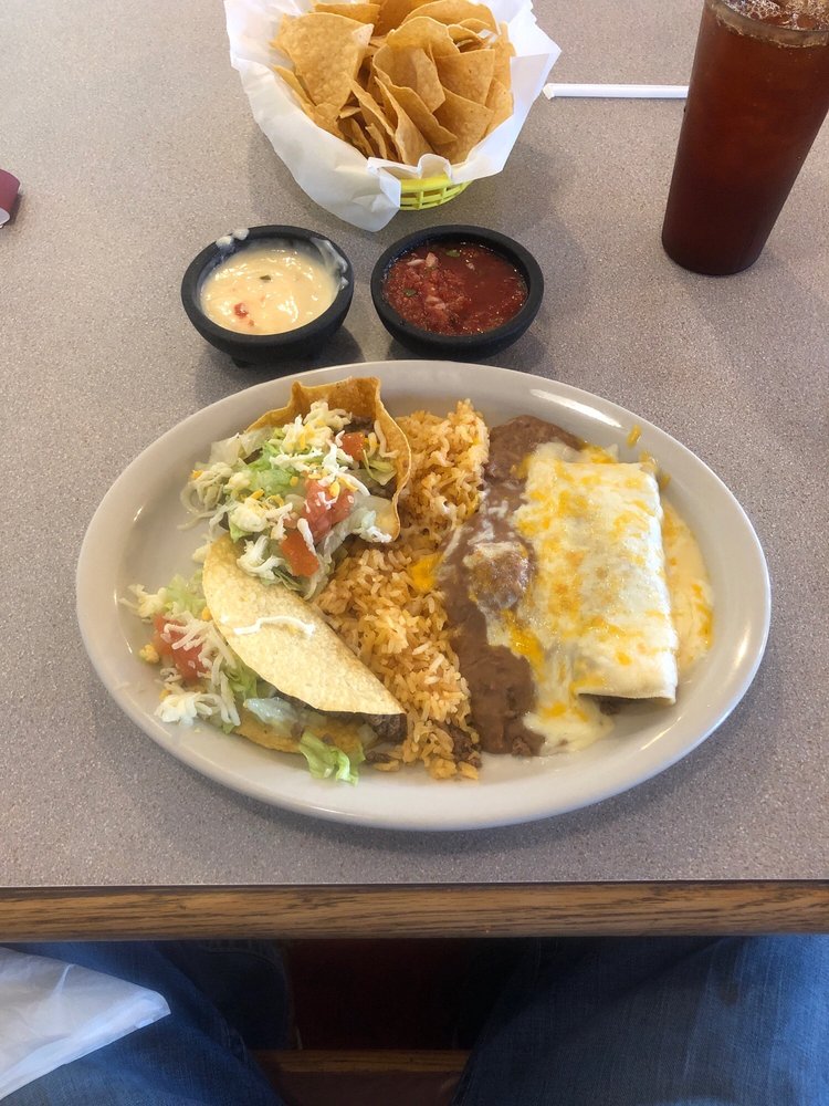 El Charro, Cyril Roadtrippers