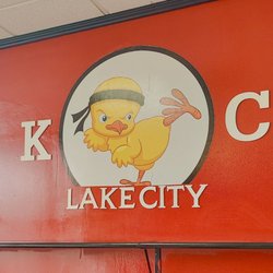 Kick’n Chick’n - Stool eating area and logo