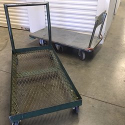 Towne Storage - Cottonwood Heights - Unsteerable carts