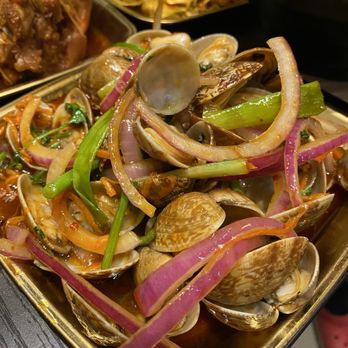 Gold BBQ - a platter of clams with onions and peppers - Barbeque Near Me - Aurora, Ontario