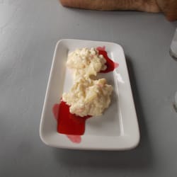 Gastrobar Tharsis 26 - Ensaladilla con sirope de fresa