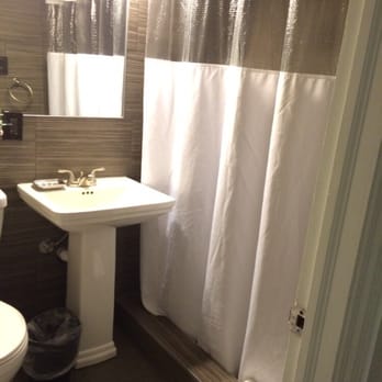 The Kent Hotel - Bathroom in double room - Hotels Near Me - Miami Beach, Florida The Kent Hotel - Bathroom in double room - Hotels Near Me - Miami Beach, Florida