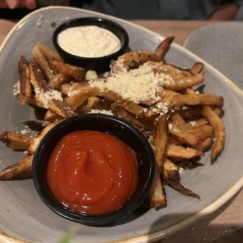 Moku Kitchen - Truffle Fries - Cocktail Bars Near Me - Honolulu, Hawaii