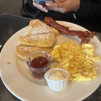Good Stuff Restaurant - Palos Verdes - Cinnamon french toast - American Near Me - Rolling Hills Estates, California Good Stuff Restaurant - Palos Verdes - Cinnamon french toast - American Near Me - Rolling Hills Estates, California
