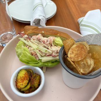 Glass Ceiling Rooftop - LOBSTER ROLL - Lounges Near Me - New York, New York