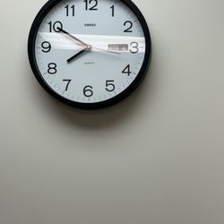 UW Health Hospital - Clock on wall was off a bit