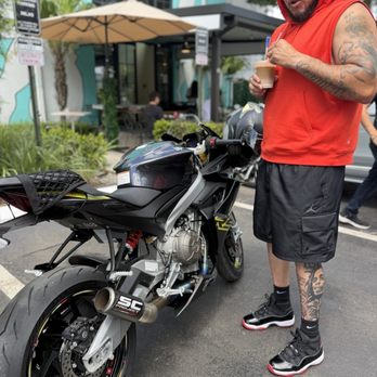 Oh Mamma - Out front - Cafes Near Me - Miami, Florida