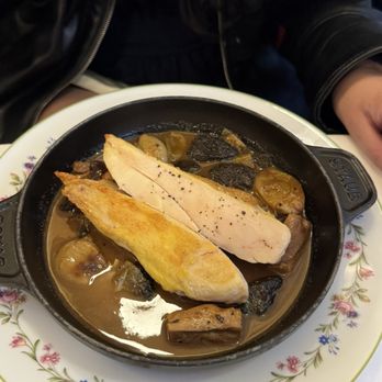 Benoit - Free-range poultry fricassee, morels and yellow wine - French Near Me - Paris, 75 Benoit - Free-range poultry fricassee, morels and yellow wine - French Near Me - Paris, 75