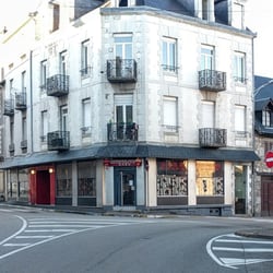 Les Delices d'Asie - View from street
