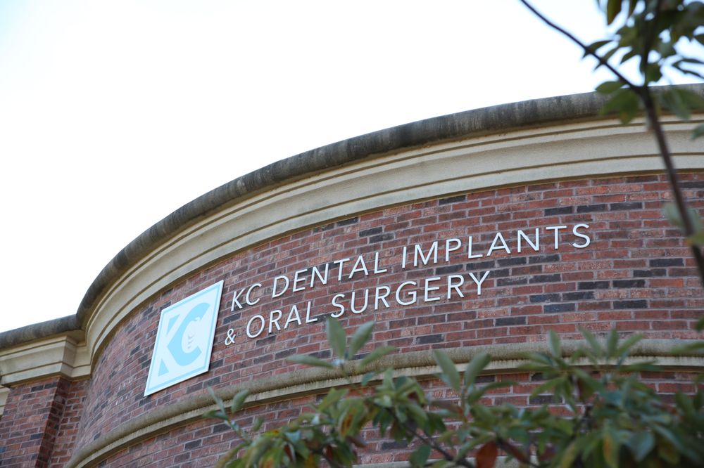 KANSAS CITY DENTAL IMPLANTS & ORAL SURGERY 7701 W 119th St, Overland