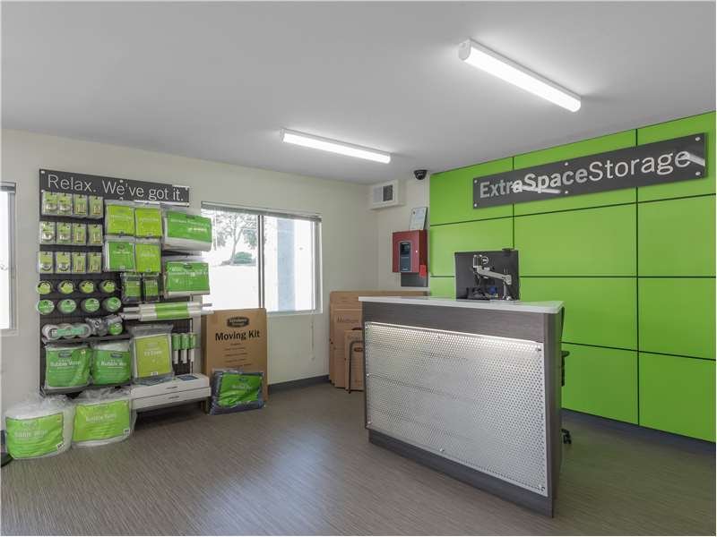 EXTRA SPACE STORAGE - Updated June 2024 - 12 Photos - 6100 Rossville ...