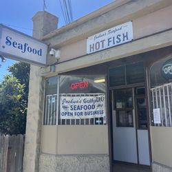 Joshua's Gulfport Seafood - The front