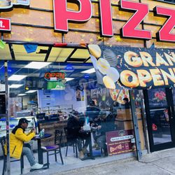 El Centenario Pizza - Outside the store
