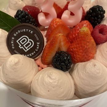 Paris Baguette - Red velvet cake - Coffee & Tea Near Me - Garden Grove, California