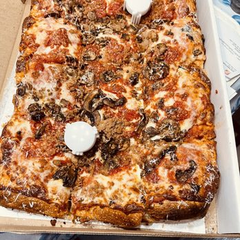 Metro Pizza - 86th street Godzilla pizza - Pizza Near Me - Las Vegas, Nevada Metro Pizza - 86th street Godzilla pizza - Pizza Near Me - Las Vegas, Nevada