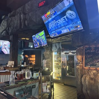 Marni's - Inside - Sports Bars Near Me - Seal Beach, California