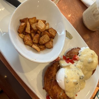 Another Broken Egg Cafe - Hash Brown Benedict - Breakfast & Brunch Near Me - Clearwater Beach, Florida