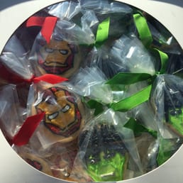 Iron man and hulk cookies Iron man and hulk cookies