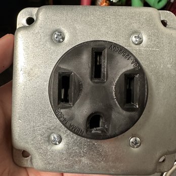 Voltz Electric - Discolored Leviton NEMA 14-50R. - Electricians Near Me Voltz Electric - Discolored Leviton NEMA 14-50R. - Electricians Near Me