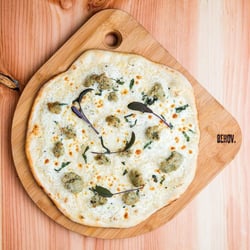 Behov - Blegfis: hvid sauce, meatballs og salvie