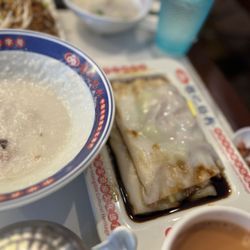 Congee and beef rice roll