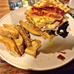 Club waffle con papas rusticas!!