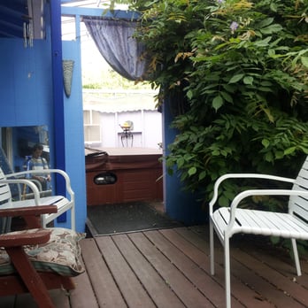 Crest Massage Center - Waiting area out side - Massage Therapy Near Me - Eugene, Oregon