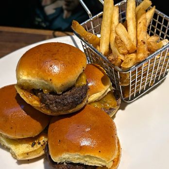 Yard House - Classic Sliders - Bars Near Me - Sunrise, Florida