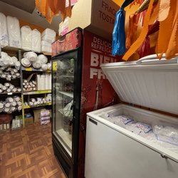 La Tiendita E3 - Cold beverages and ice bags