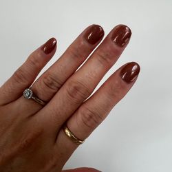 Q V Nails