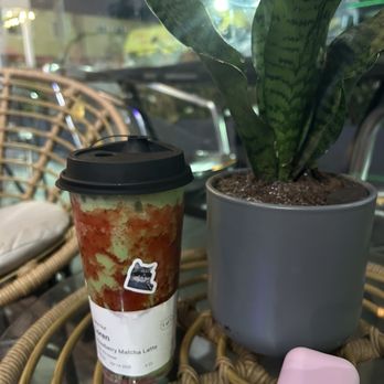 Dr T House - Strawberry Matcha Latte - Bubble Tea Near Me - Santa Monica, California