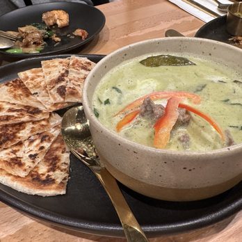 Manaao - "Green Curry Rib-eye with Roti" Gaeng Kiew Wan Neua Roti - Thai Near Me - Tustin, California