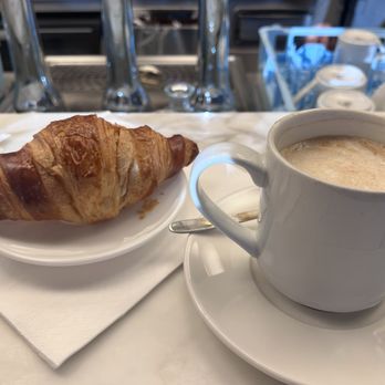 Aéroport de Marseille Provence - Croissants and French coffee. Délicieux! - Airports Near Me Aéroport de Marseille Provence - Croissants and French coffee. Délicieux! - Airports Near Me