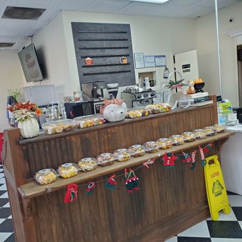 Forest Park Bakery - a view of the counter - Bakeries Near Me - Forest Park, Illinois