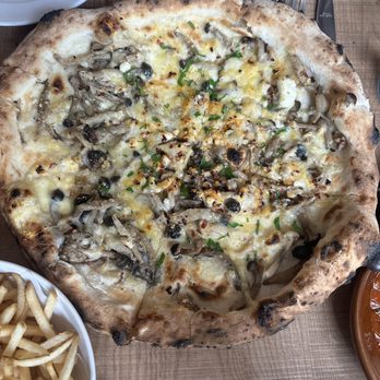 Doppio Zero Mountain View - Fungo Pizza Lunch Pizza - Pizza Near Me - Mountain View, California