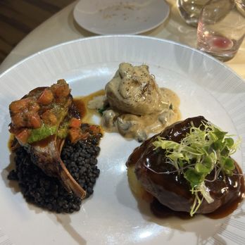 Le Yaca - Lamb chop, veal and filet mignon - French Near Me - Williamsburg, Virginia