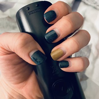 Le's Nails - 4 week old Powder Dip mani! (no gel on top either!) - Nail Salons Near Me - Saint Charles, Missouri