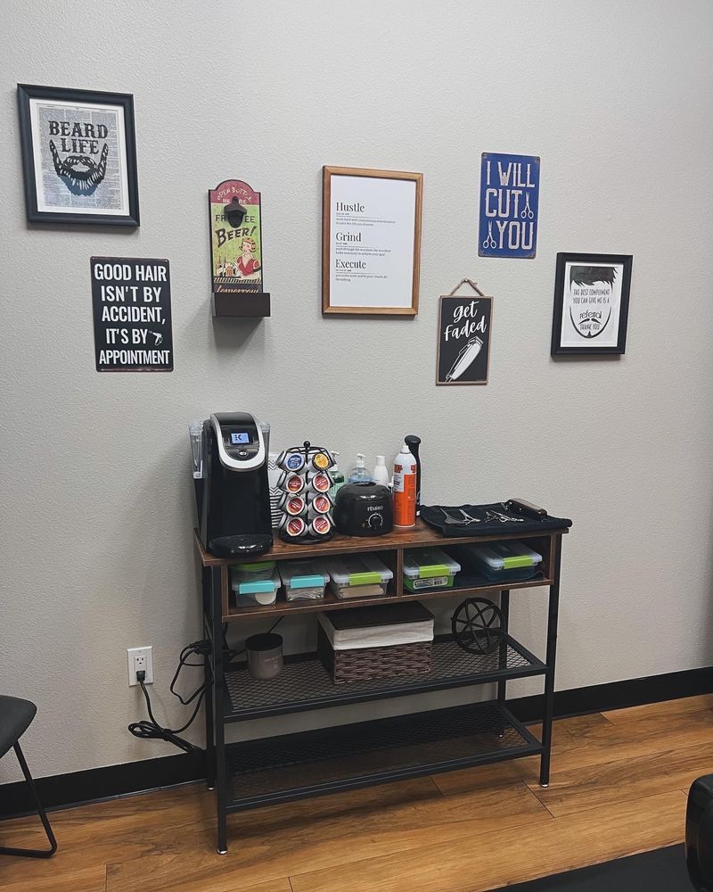 Clippers ‘N’ Scissors Logo