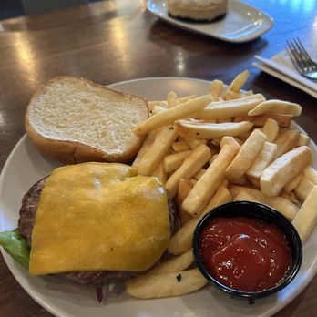 Archive Coffee & Bar - Classic cheeseburger - Cocktail Bars Near Me - Salem, Oregon Archive Coffee & Bar - Classic cheeseburger - Cocktail Bars Near Me - Salem, Oregon