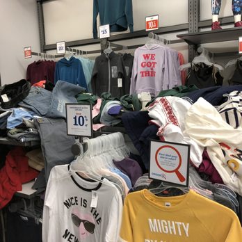 Old Navy - Women's Clothing Near Me - Wauwatosa, Wisconsin Old Navy - Women's Clothing Near Me - Wauwatosa, Wisconsin