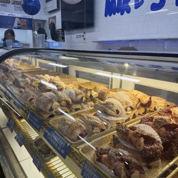 Mike's Pastry - Bakeries Near Me - Boston, Massachusetts Mike's Pastry - Bakeries Near Me - Boston, Massachusetts