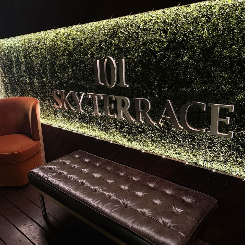 101 Sky Terrace - Entrance from elevator - Lounges Near Me - Chicago, Illinois 101 Sky Terrace - Entrance from elevator - Lounges Near Me - Chicago, Illinois