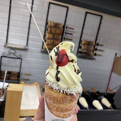 Trdelník with ice cream - #6 fresh strawberries , ice cream and chocolate