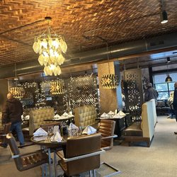 Fratelli Italian Kitchen and Wine Bar - Main table dining area